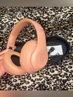 Beats by Dre / Beats by Kim(Kardashian) Over-Ear Wireless Headphones - Mocha Tan